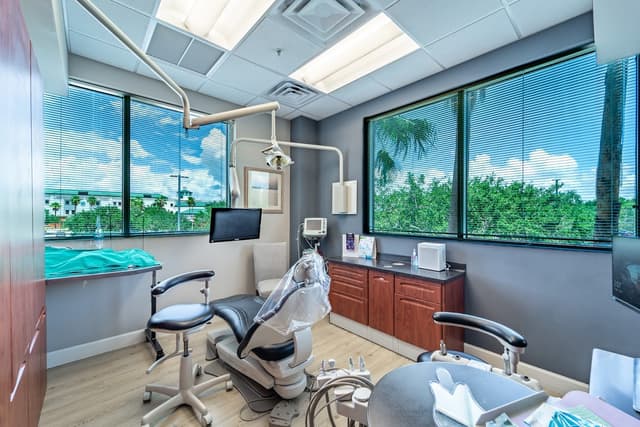 Eastman Periodontics & Implants photo