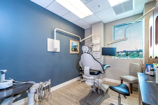 Eastman Periodontics & Implants photo