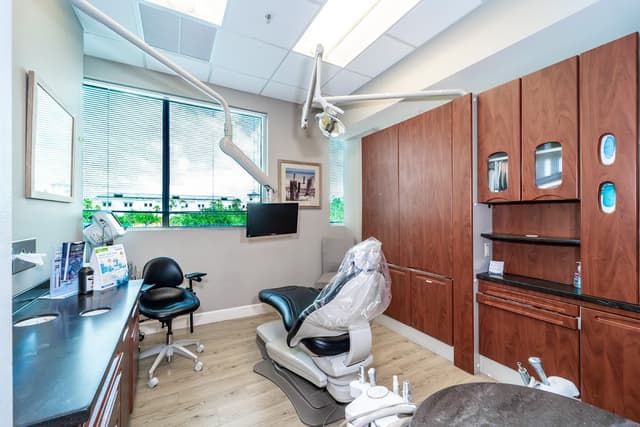 Eastman Periodontics & Implants photo
