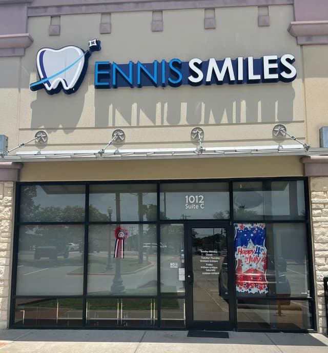 Ennis Smiles photo