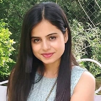 Dr. Roshni Chandani photo